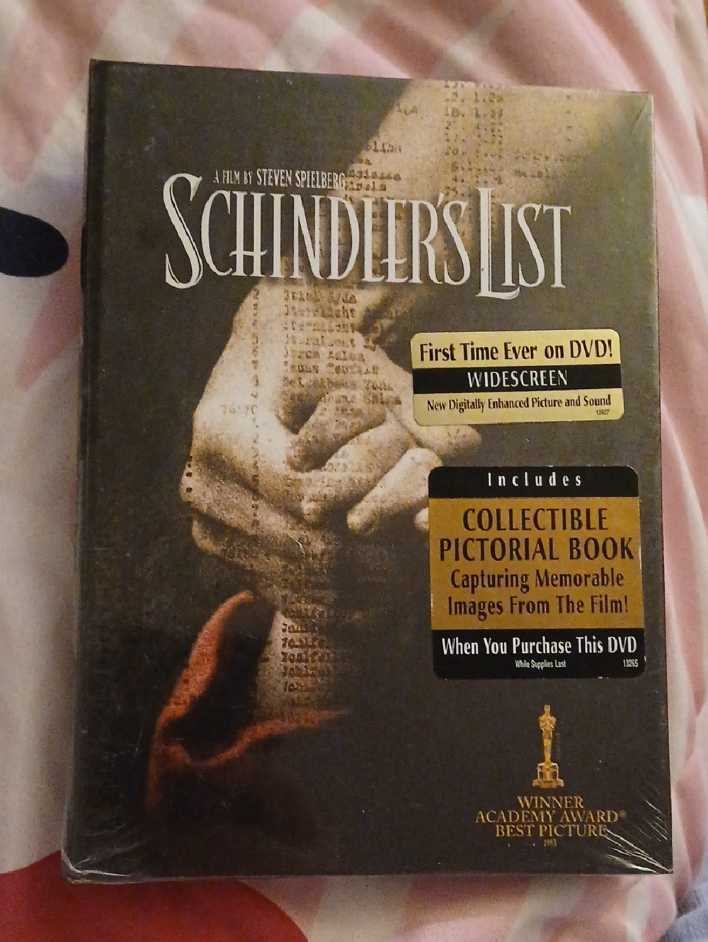 Schindler's List DVD Widescreen with Collectible Pictorial Book